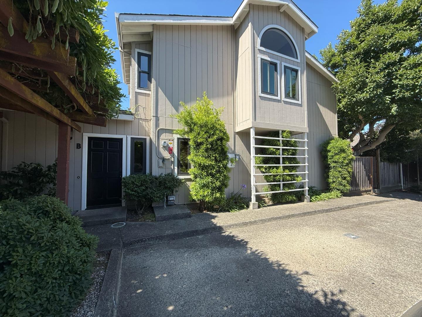 Detail Gallery Image 2 of 75 For 269 Bush St #B,  Mountain View,  CA 94041 - 3 Beds | 2/1 Baths