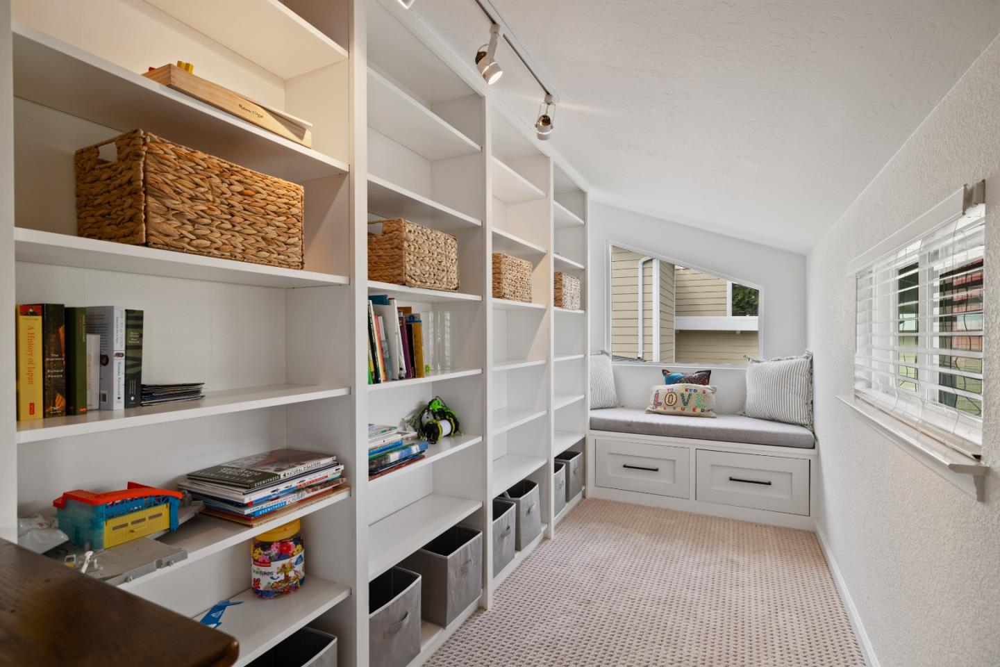 Detail Gallery Image 10 of 20 For 404 Roosevelt Blvd, Half Moon Bay,  CA 94019 - 4 Beds | 3 Baths