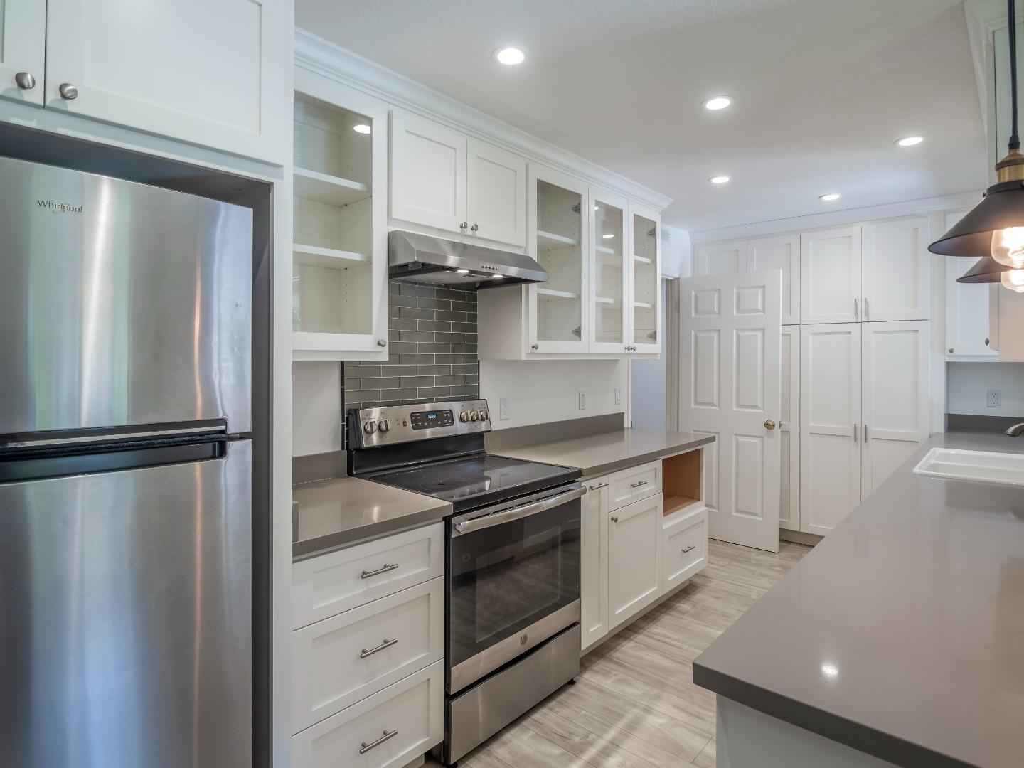 Detail Gallery Image 4 of 45 For 20720 4th St #8,  Saratoga,  CA 95070 - 3 Beds | 2 Baths