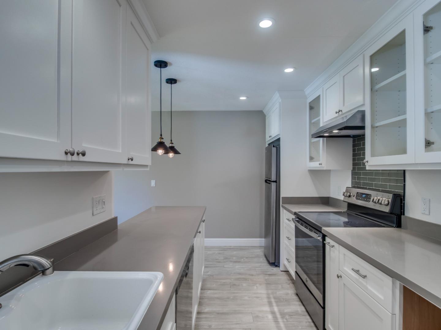 Detail Gallery Image 6 of 45 For 20720 4th St #8,  Saratoga,  CA 95070 - 3 Beds | 2 Baths