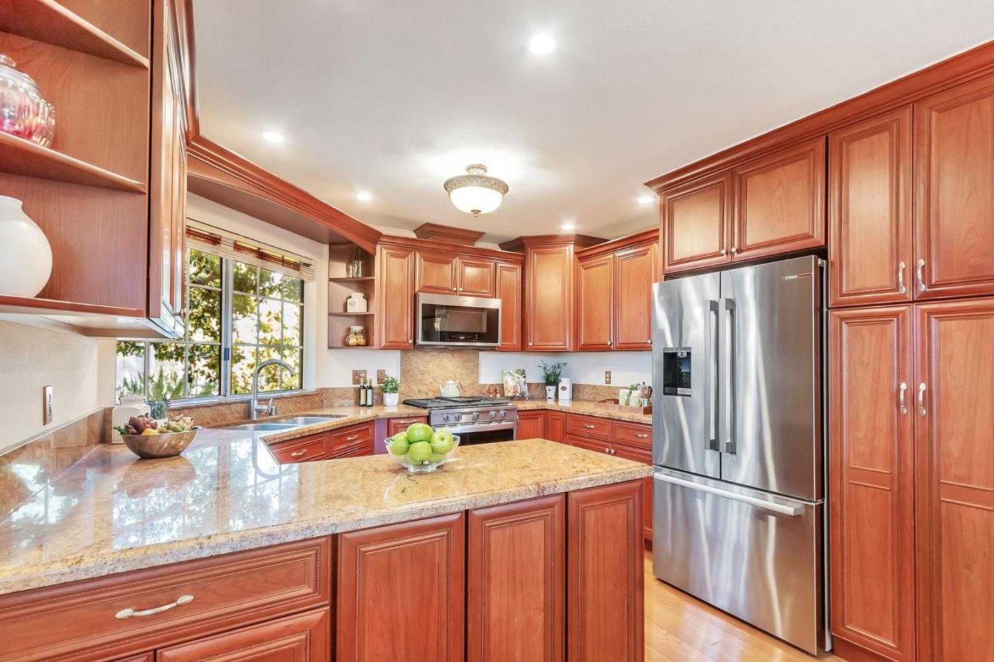 Detail Gallery Image 13 of 46 For 143 Viki Ct, Scotts Valley,  CA 95066 - 3 Beds | 3 Baths