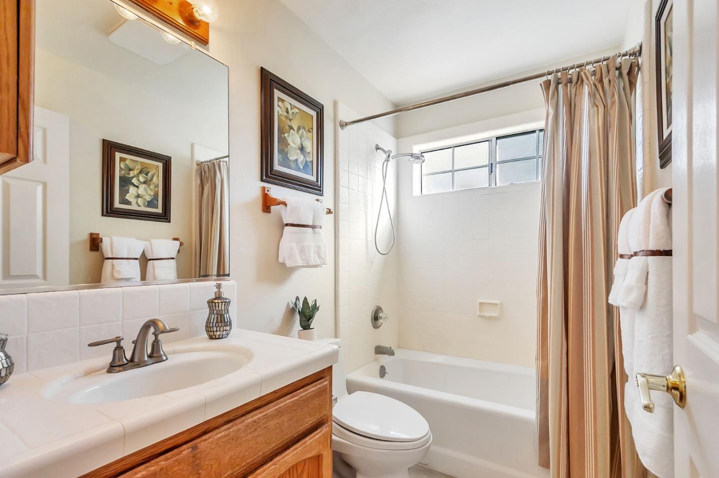 Detail Gallery Image 33 of 46 For 143 Viki Ct, Scotts Valley,  CA 95066 - 3 Beds | 3 Baths
