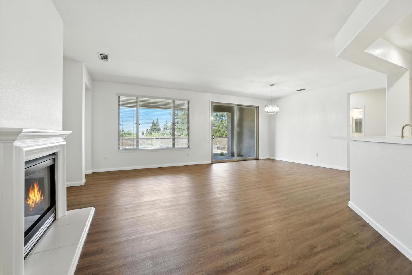 Detail Gallery Image 10 of 45 For 1826 Grand Pheasant Ln, Lincoln,  CA 95648 - 2 Beds | 2 Baths