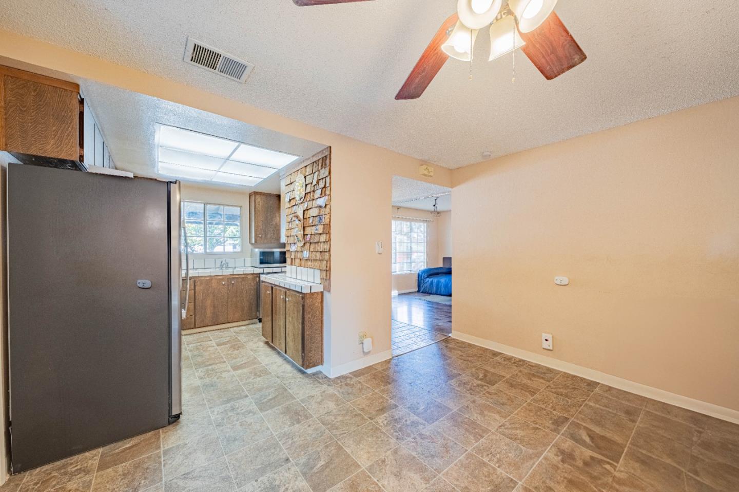 Detail Gallery Image 10 of 33 For 6256 Hokett Way, San Jose,  CA 95123 - 3 Beds | 2 Baths