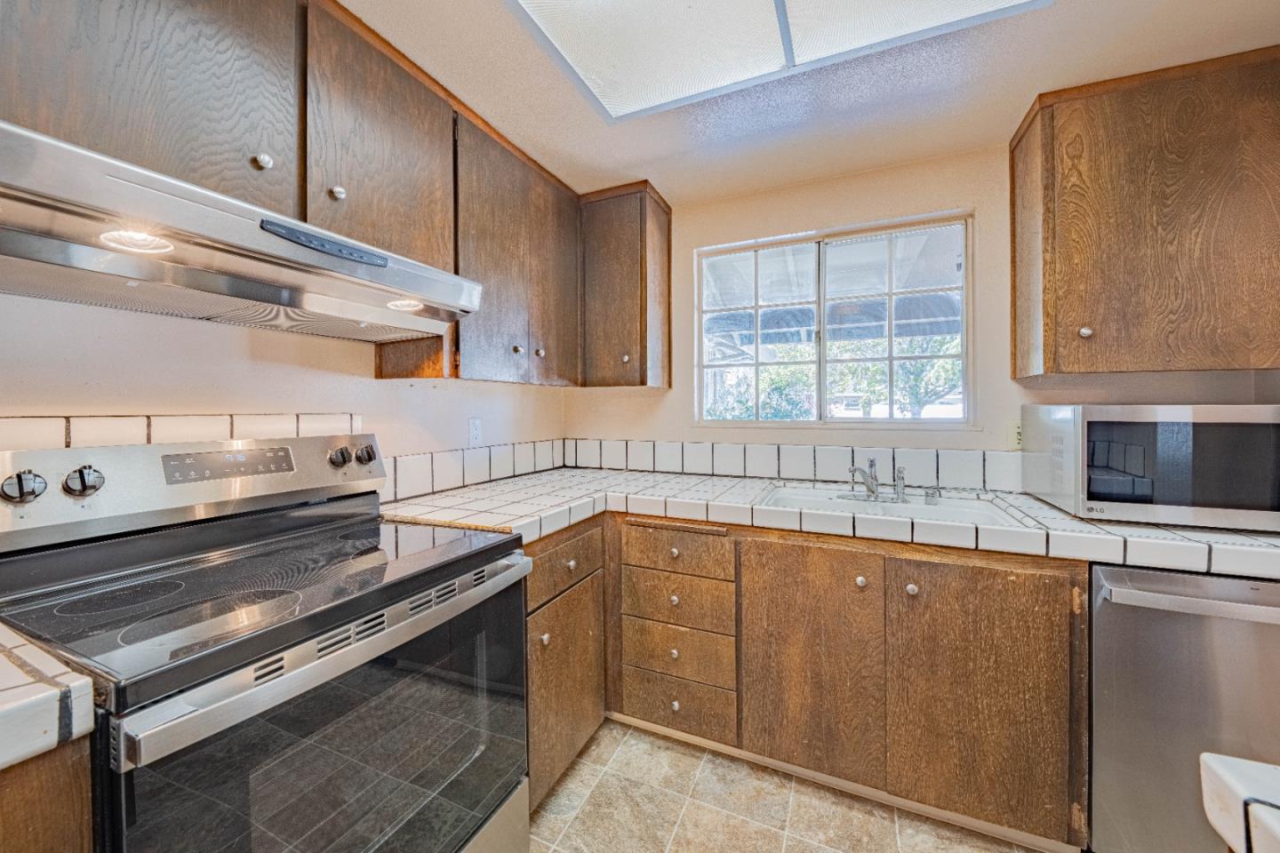 Detail Gallery Image 13 of 33 For 6256 Hokett Way, San Jose,  CA 95123 - 3 Beds | 2 Baths