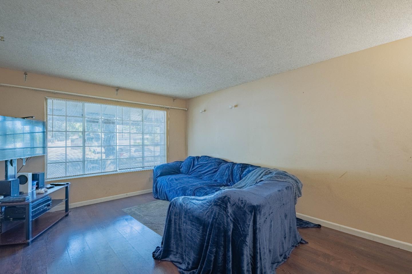 Detail Gallery Image 6 of 33 For 6256 Hokett Way, San Jose,  CA 95123 - 3 Beds | 2 Baths