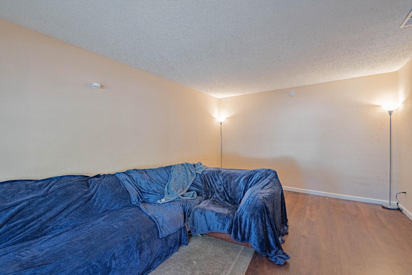 Detail Gallery Image 8 of 33 For 6256 Hokett Way, San Jose,  CA 95123 - 3 Beds | 2 Baths