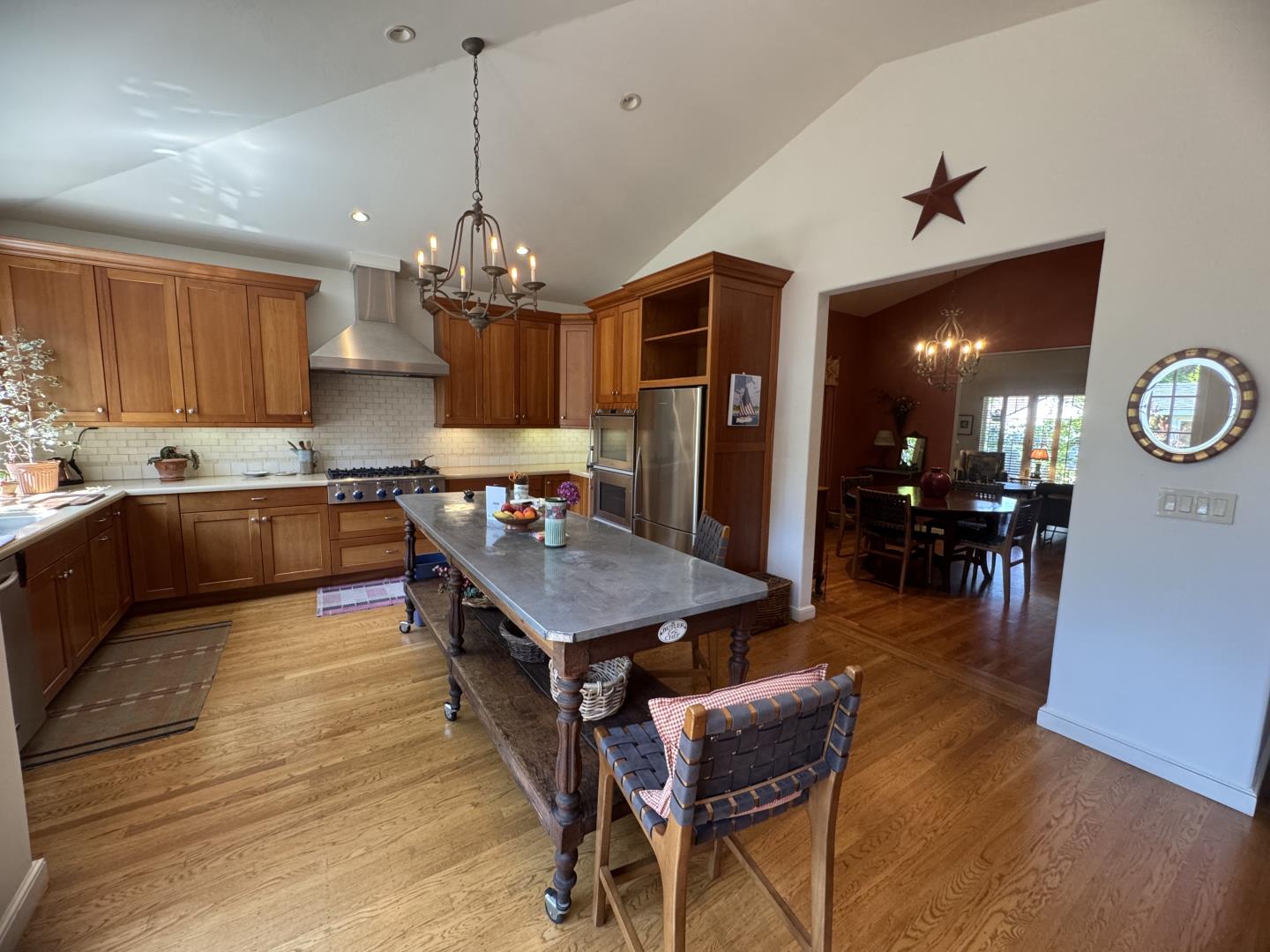 Detail Gallery Image 4 of 22 For 729 Plymouth Way, Burlingame,  CA 94010 - 3 Beds | 2 Baths