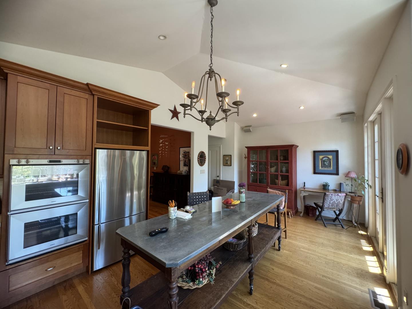 Detail Gallery Image 6 of 22 For 729 Plymouth Way, Burlingame,  CA 94010 - 3 Beds | 2 Baths