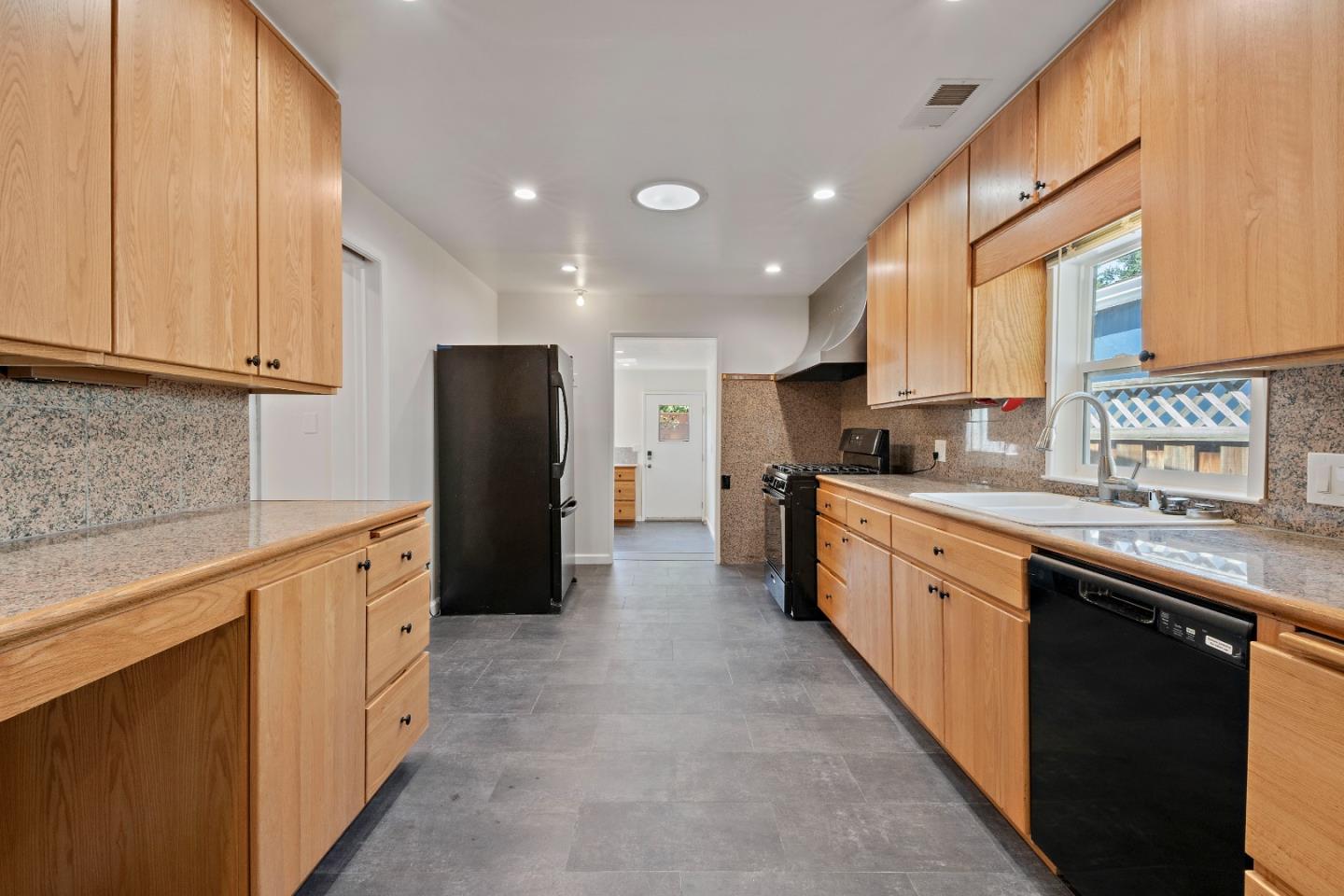 Detail Gallery Image 7 of 30 For 1486 Richards Ave, San Jose,  CA 95125 - 5 Beds | 4 Baths
