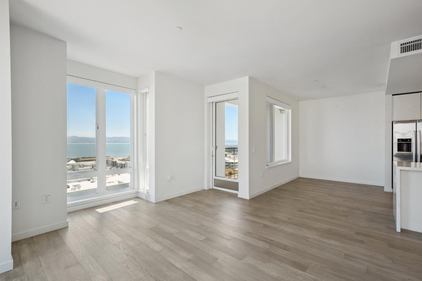 Detail Gallery Image 14 of 14 For 10 Innes Ct #406,  San Francisco,  CA 94124 - 3 Beds | 2 Baths