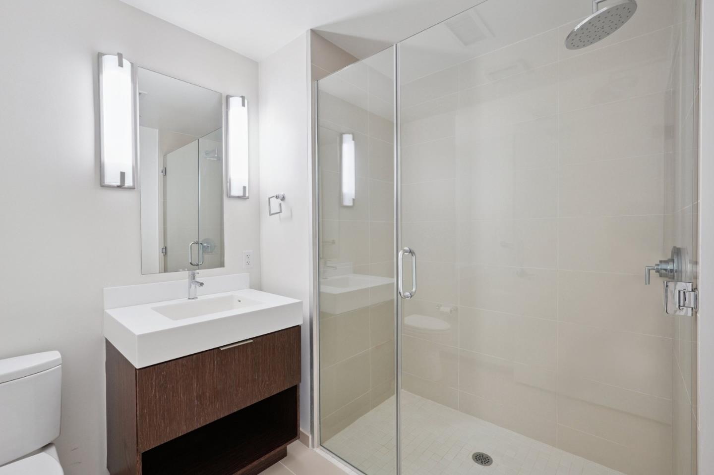 Detail Gallery Image 4 of 14 For 10 Innes Ct #406,  San Francisco,  CA 94124 - 3 Beds | 2 Baths