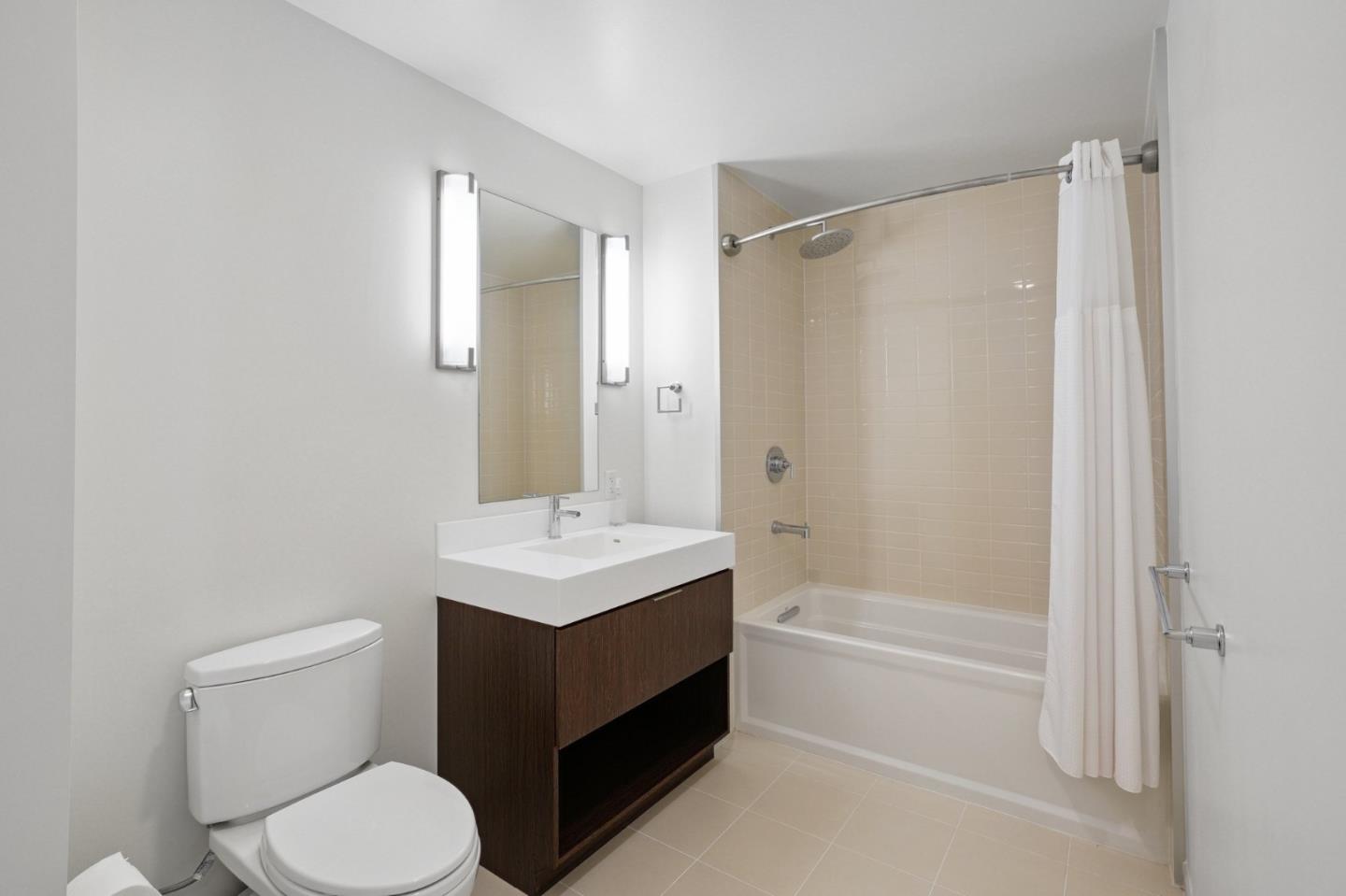 Detail Gallery Image 7 of 14 For 10 Innes Ct #406,  San Francisco,  CA 94124 - 3 Beds | 2 Baths