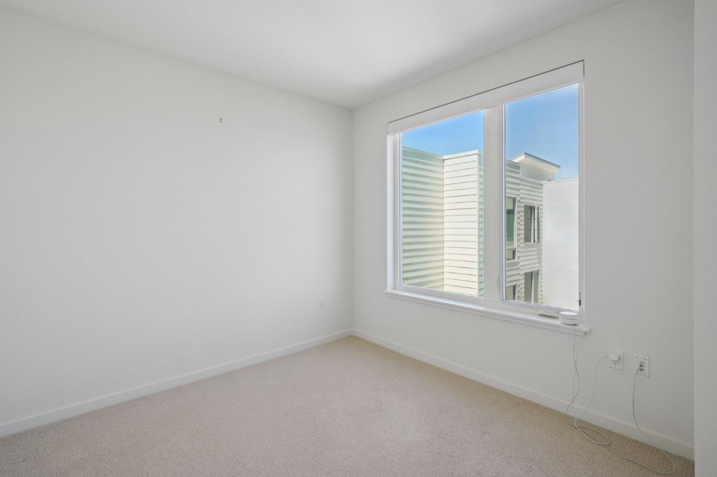 Detail Gallery Image 8 of 14 For 10 Innes Ct #406,  San Francisco,  CA 94124 - 3 Beds | 2 Baths