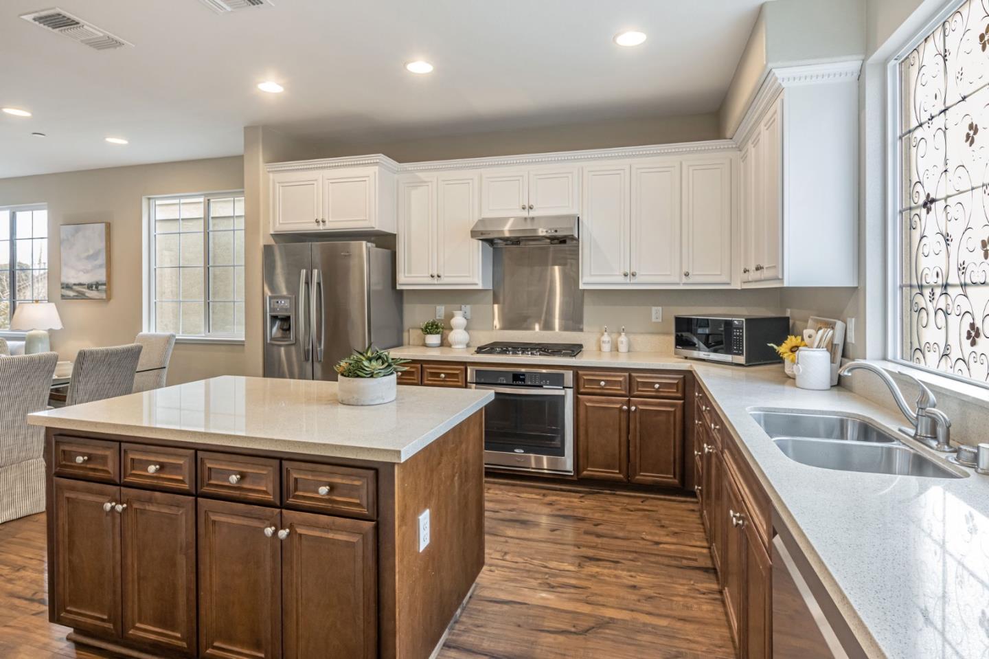 Detail Gallery Image 3 of 34 For 217 Catherine Pl, Hayward,  CA 94544 - 3 Beds | 2/1 Baths