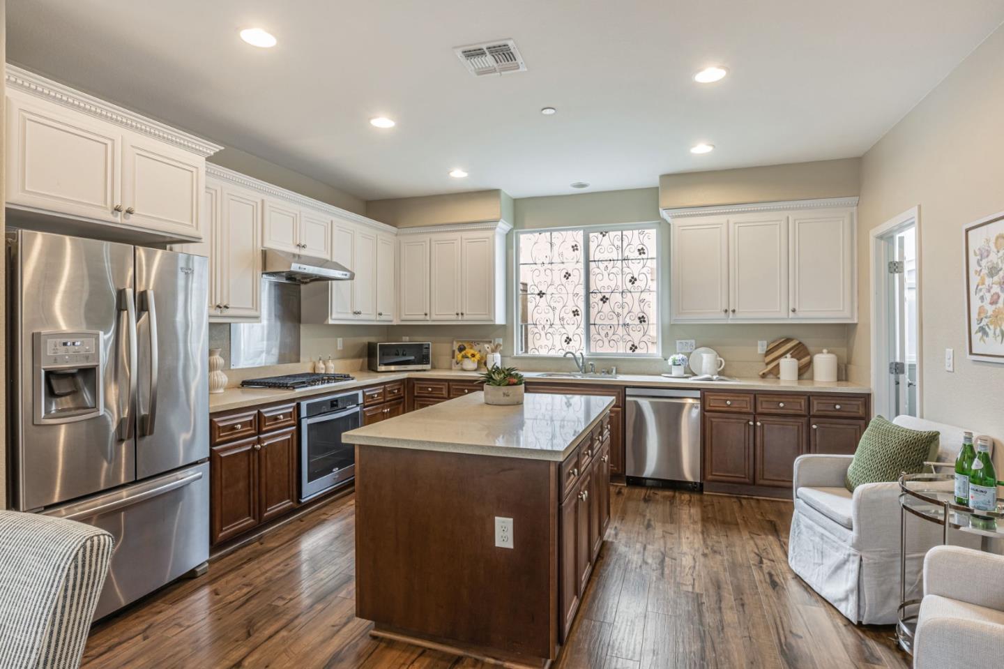Detail Gallery Image 4 of 34 For 217 Catherine Pl, Hayward,  CA 94544 - 3 Beds | 2/1 Baths