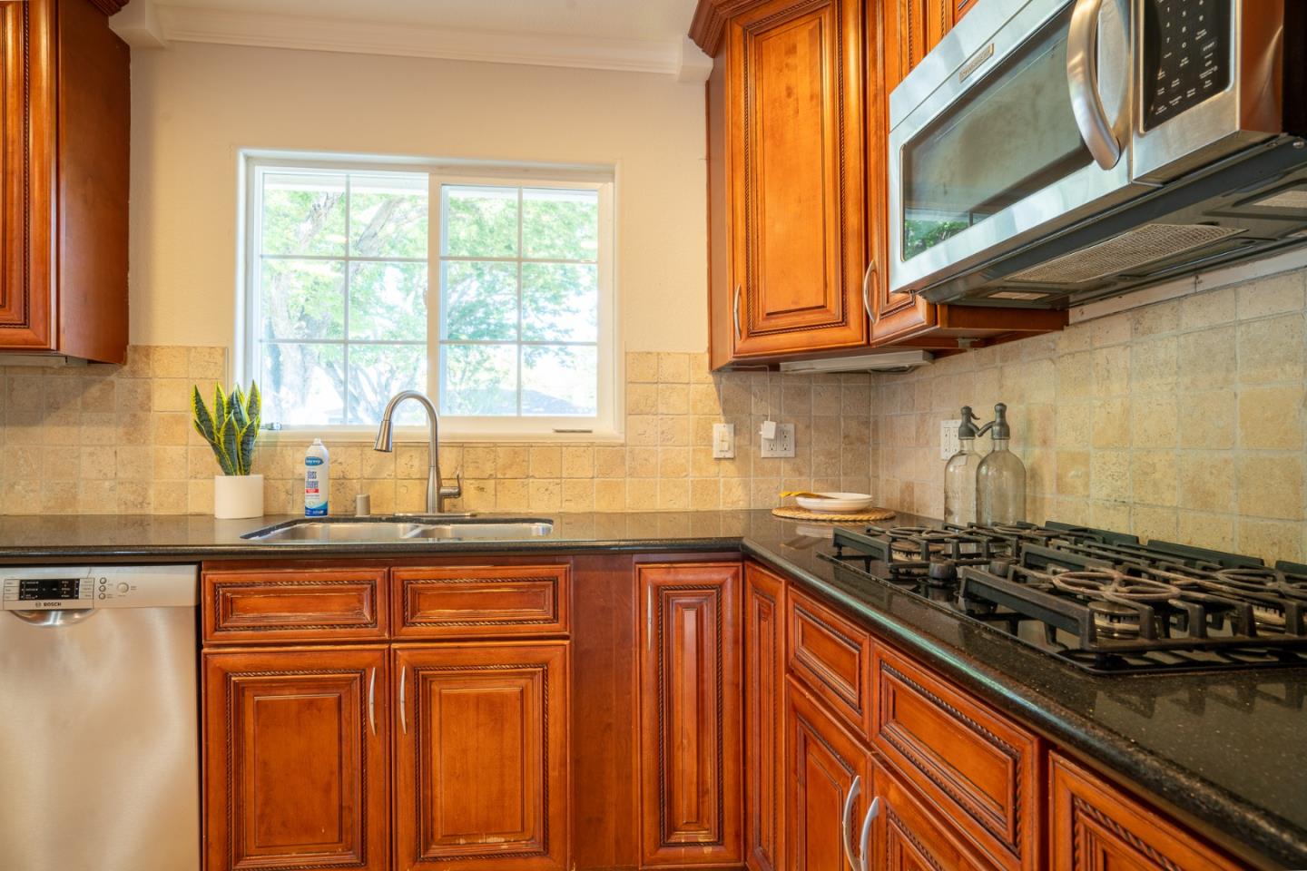 Detail Gallery Image 11 of 32 For 5108 Adair Way, San Jose,  CA 95124 - 3 Beds | 2 Baths
