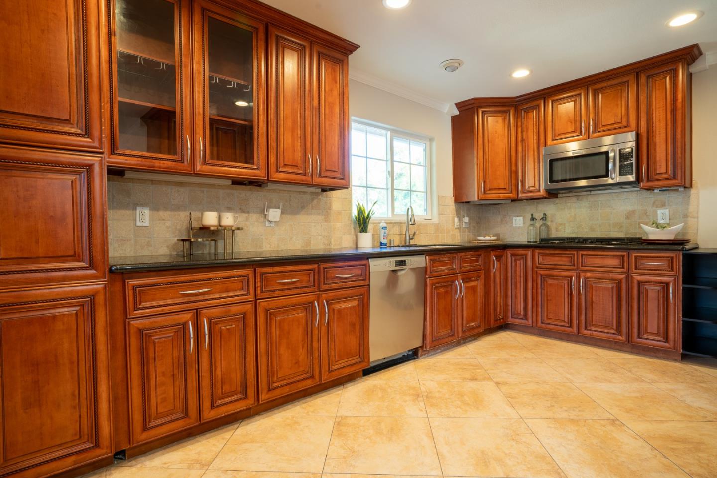 Detail Gallery Image 9 of 32 For 5108 Adair Way, San Jose,  CA 95124 - 3 Beds | 2 Baths
