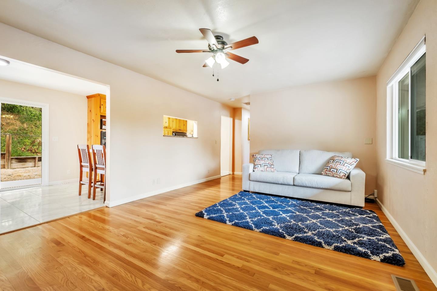 Detail Gallery Image 10 of 33 For 121 Pine Tree Ave, Aromas,  CA 95004 - 3 Beds | 2 Baths