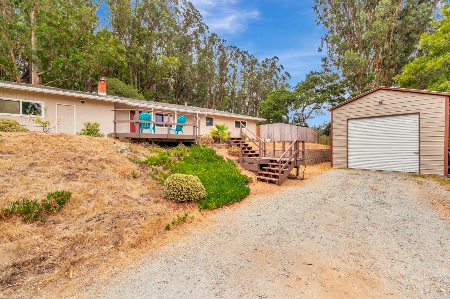 Detail Gallery Image 3 of 33 For 121 Pine Tree Ave, Aromas,  CA 95004 - 3 Beds | 2 Baths