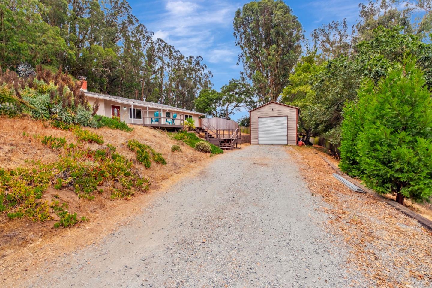 Detail Gallery Image 5 of 33 For 121 Pine Tree Ave, Aromas,  CA 95004 - 3 Beds | 2 Baths