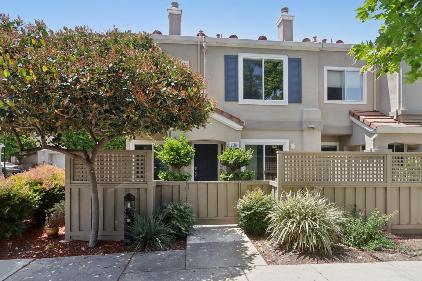 Detail Gallery Image 3 of 31 For 138 Griglio Dr, San Jose,  CA 95134 - 2 Beds | 2 Baths