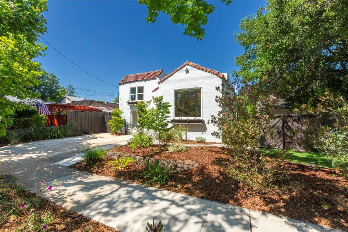 Detail Gallery Image 2 of 40 For 1555 Alma St, Palo Alto,  CA 94301 - 3 Beds | 1/1 Baths