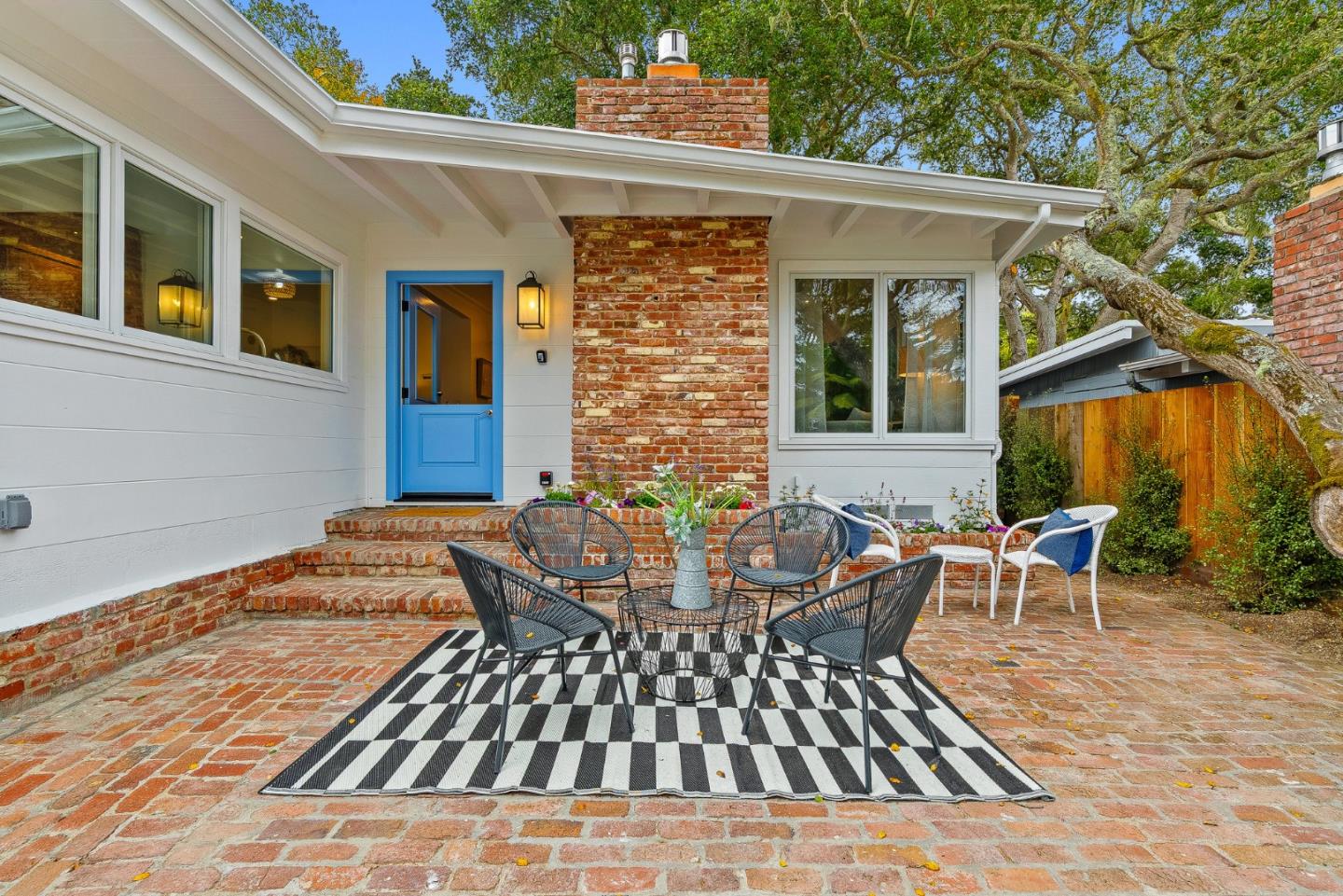 Detail Gallery Image 2 of 34 For 0 Santa Fe 4 Se of Ocean St, Carmel,  CA 93923 - 2 Beds | 2 Baths
