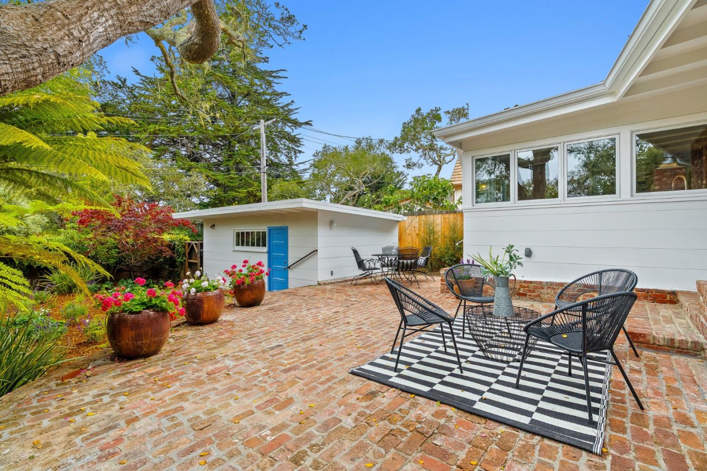 Detail Gallery Image 3 of 34 For 0 Santa Fe 4 Se of Ocean St, Carmel,  CA 93923 - 2 Beds | 2 Baths