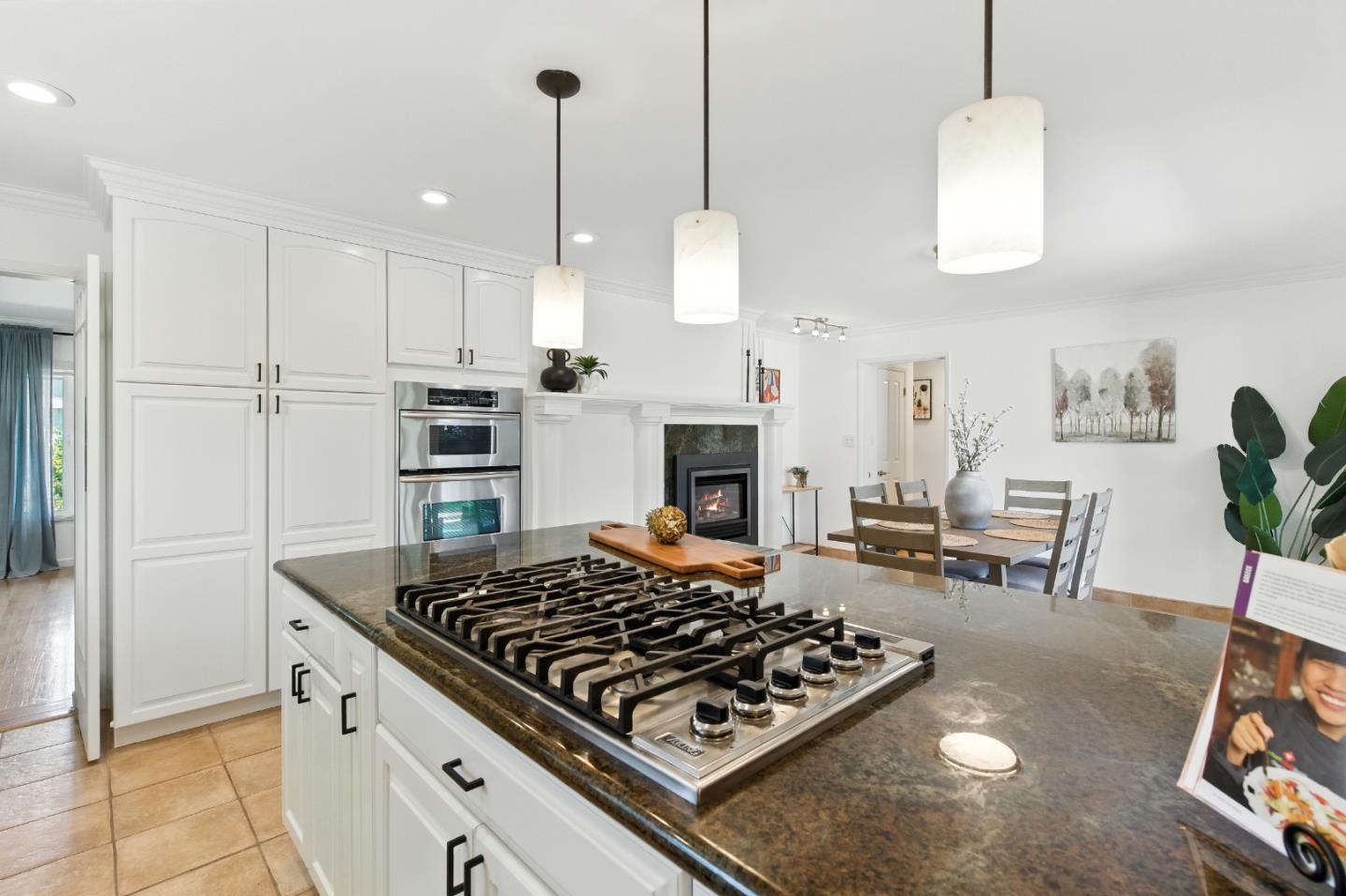 Detail Gallery Image 11 of 39 For 1640 Kentfield Ave, Redwood City,  CA 94061 - 3 Beds | 2 Baths
