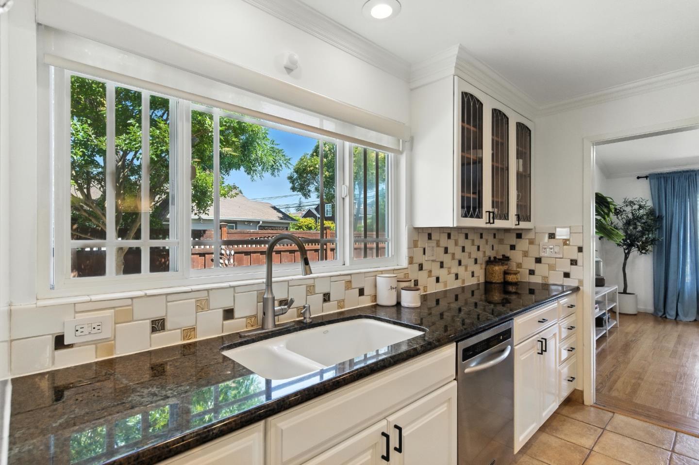 Detail Gallery Image 12 of 39 For 1640 Kentfield Ave, Redwood City,  CA 94061 - 3 Beds | 2 Baths