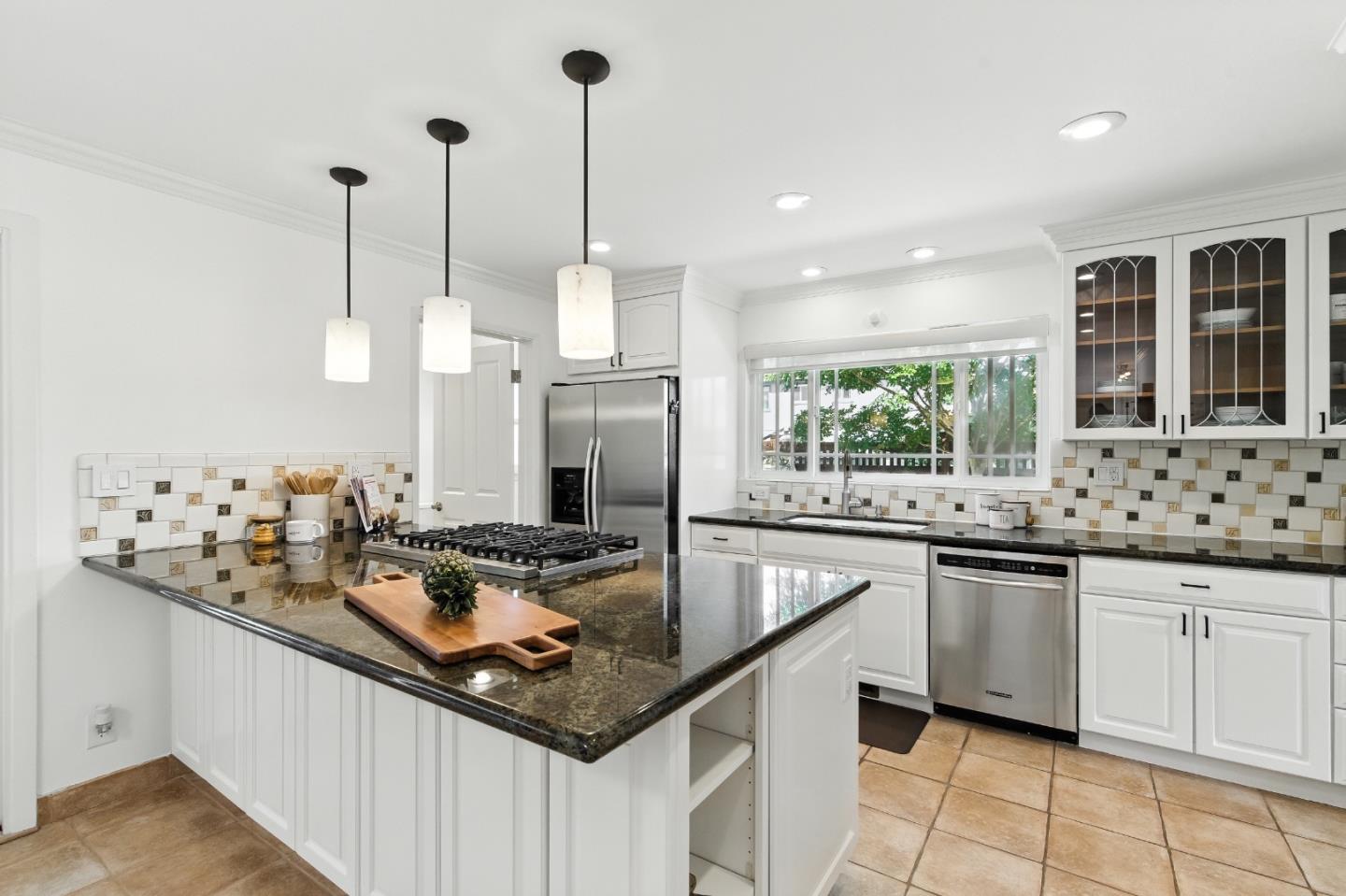 Detail Gallery Image 14 of 39 For 1640 Kentfield Ave, Redwood City,  CA 94061 - 3 Beds | 2 Baths