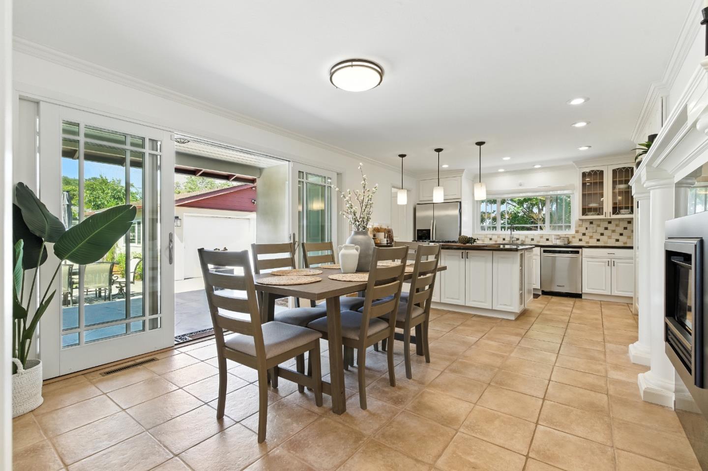 Detail Gallery Image 16 of 39 For 1640 Kentfield Ave, Redwood City,  CA 94061 - 3 Beds | 2 Baths