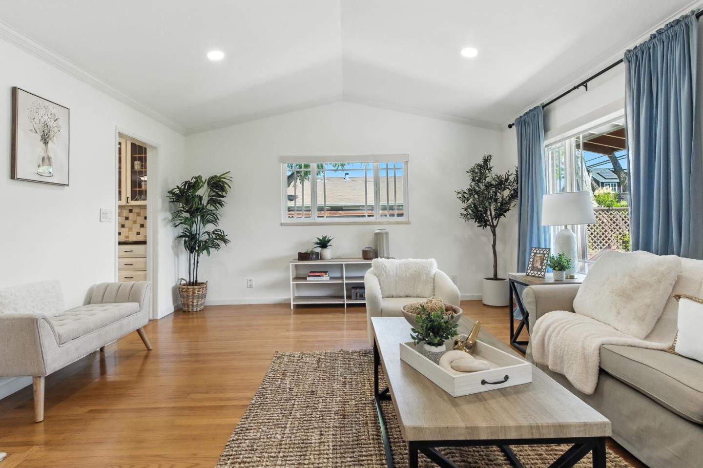 Detail Gallery Image 7 of 39 For 1640 Kentfield Ave, Redwood City,  CA 94061 - 3 Beds | 2 Baths