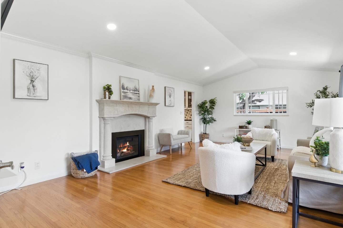 Detail Gallery Image 8 of 39 For 1640 Kentfield Ave, Redwood City,  CA 94061 - 3 Beds | 2 Baths