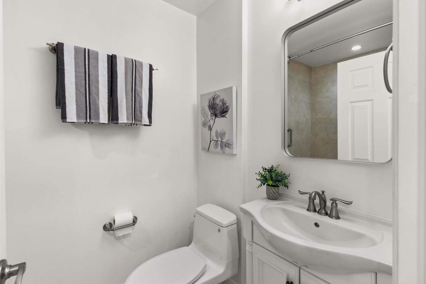 Detail Gallery Image 13 of 22 For 3818 Casanova Dr, San Mateo,  CA 94403 - 3 Beds | 2 Baths