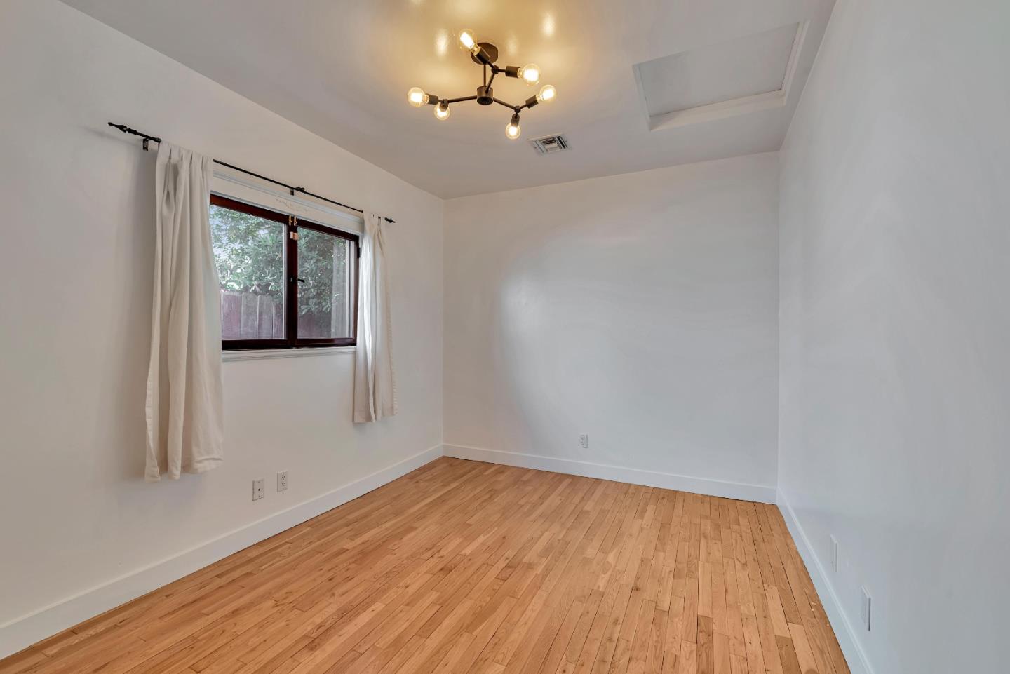 Detail Gallery Image 12 of 17 For 7262 Willoughby Ave, Los Angeles,  CA 90046 - 2 Beds | 2 Baths