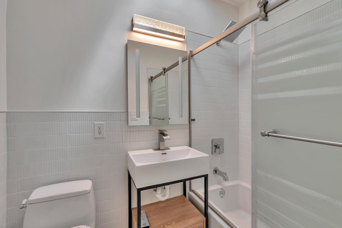 Detail Gallery Image 13 of 17 For 7262 Willoughby Ave, Los Angeles,  CA 90046 - 2 Beds | 2 Baths