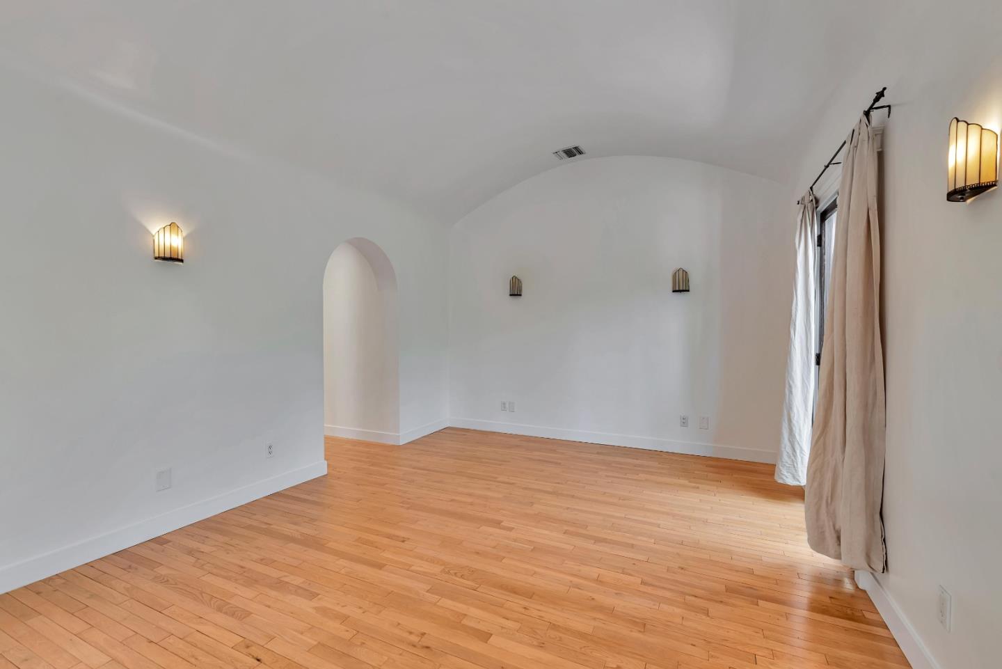 Detail Gallery Image 3 of 17 For 7262 Willoughby Ave, Los Angeles,  CA 90046 - 2 Beds | 2 Baths