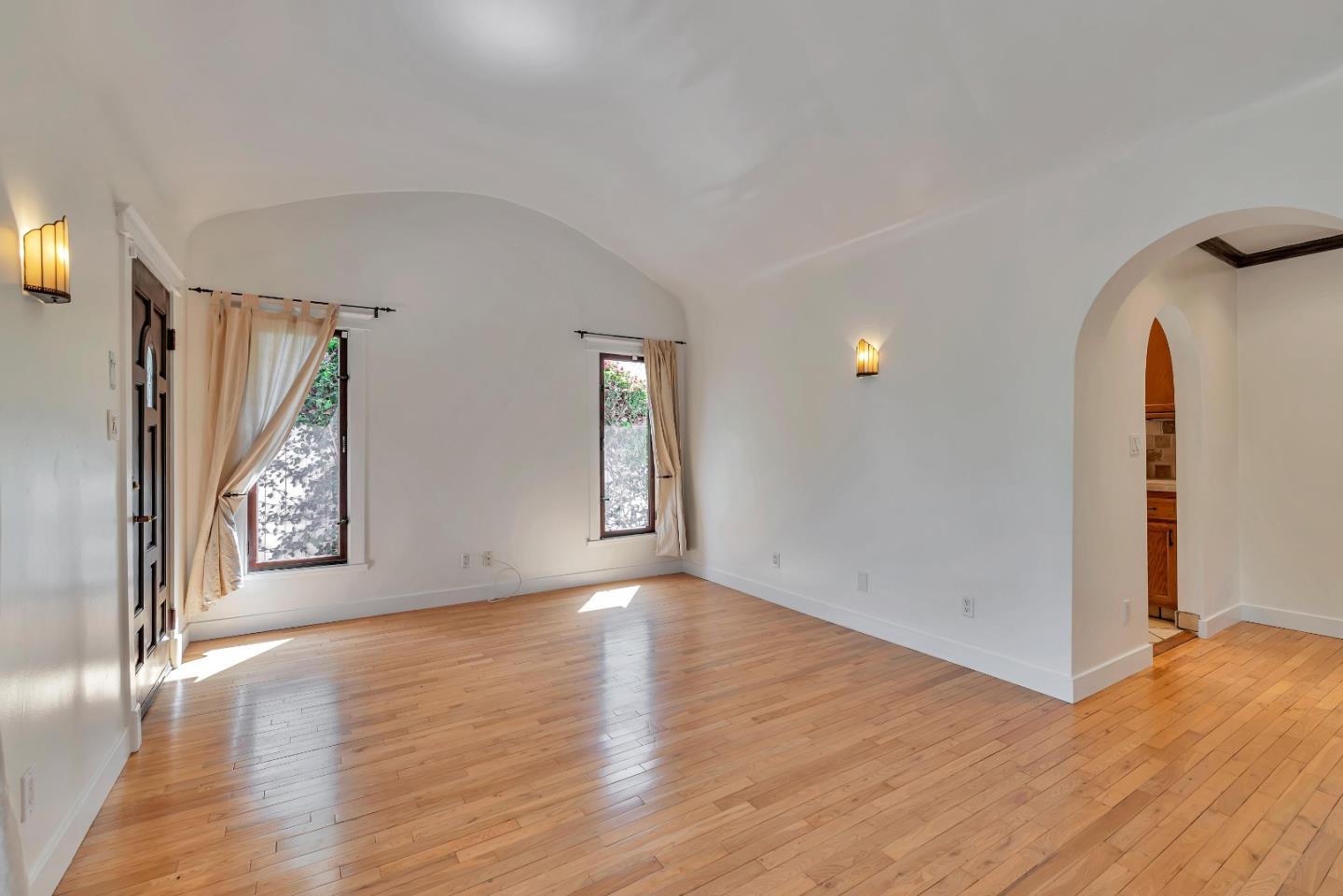 Detail Gallery Image 4 of 17 For 7262 Willoughby Ave, Los Angeles,  CA 90046 - 2 Beds | 2 Baths