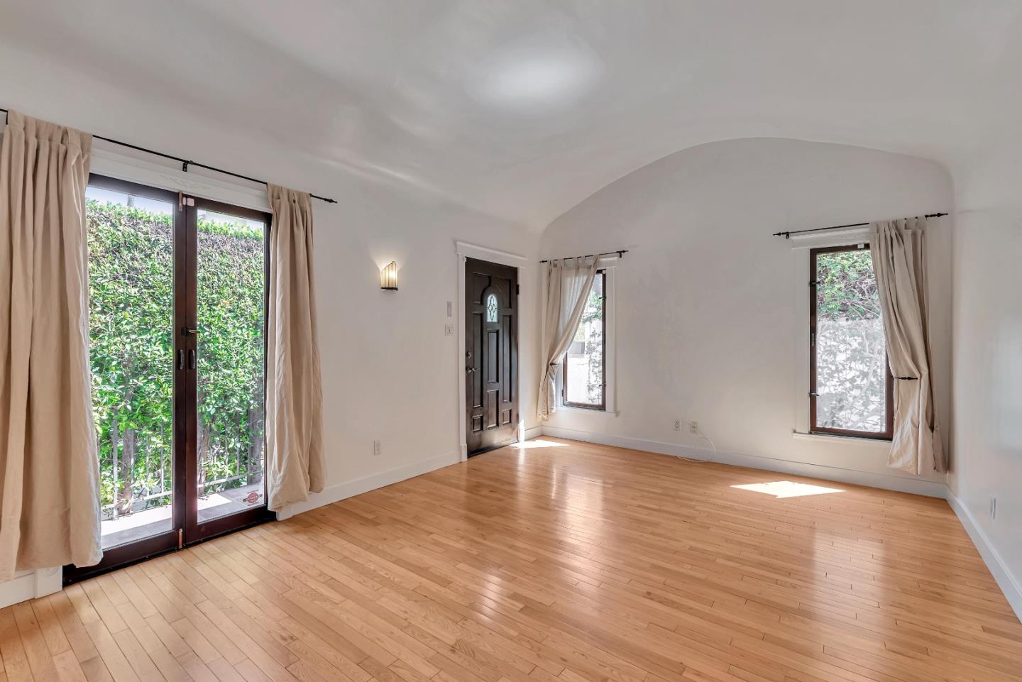 Detail Gallery Image 5 of 17 For 7262 Willoughby Ave, Los Angeles,  CA 90046 - 2 Beds | 2 Baths