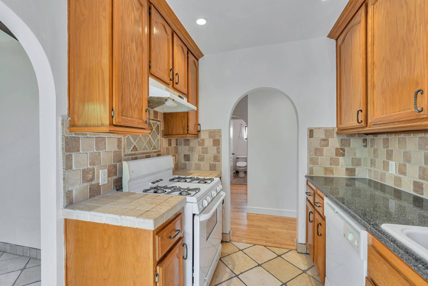 Detail Gallery Image 7 of 17 For 7262 Willoughby Ave, Los Angeles,  CA 90046 - 2 Beds | 2 Baths
