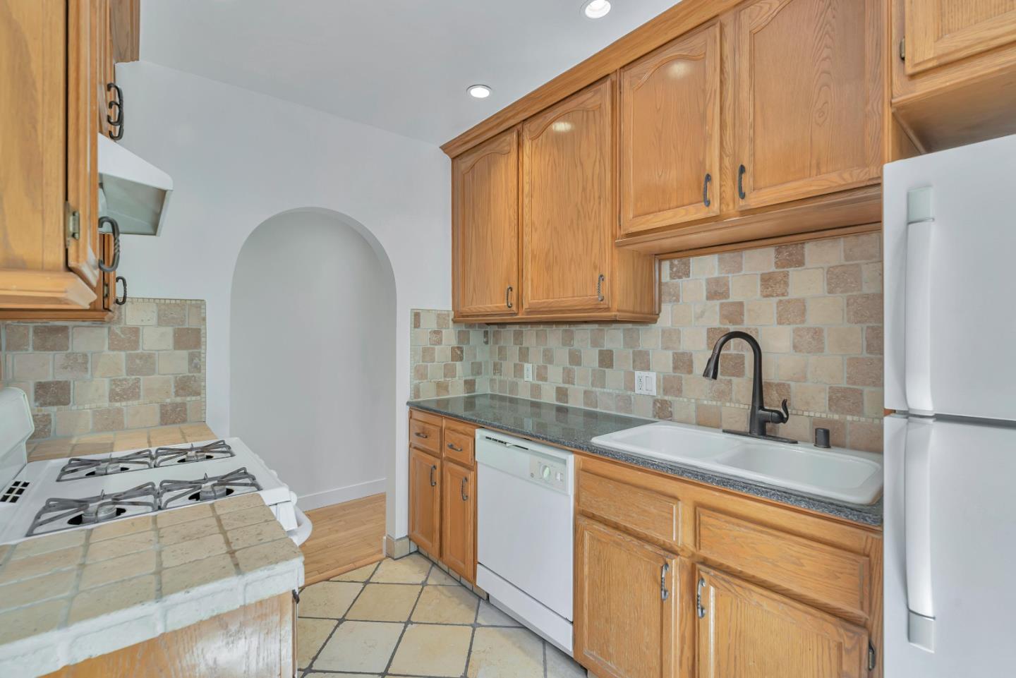 Detail Gallery Image 8 of 17 For 7262 Willoughby Ave, Los Angeles,  CA 90046 - 2 Beds | 2 Baths