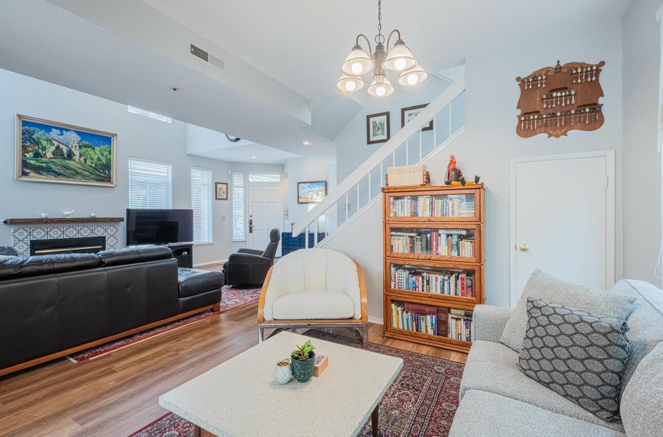 Detail Gallery Image 11 of 37 For 21028 Country Park Rd, Salinas,  CA 93908 - 3 Beds | 3 Baths