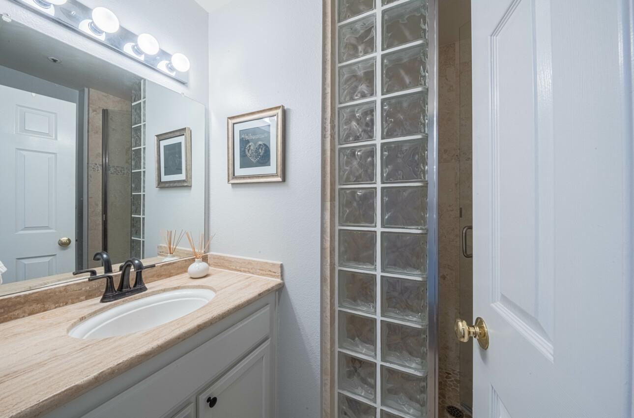 Detail Gallery Image 20 of 37 For 21028 Country Park Rd, Salinas,  CA 93908 - 3 Beds | 3 Baths