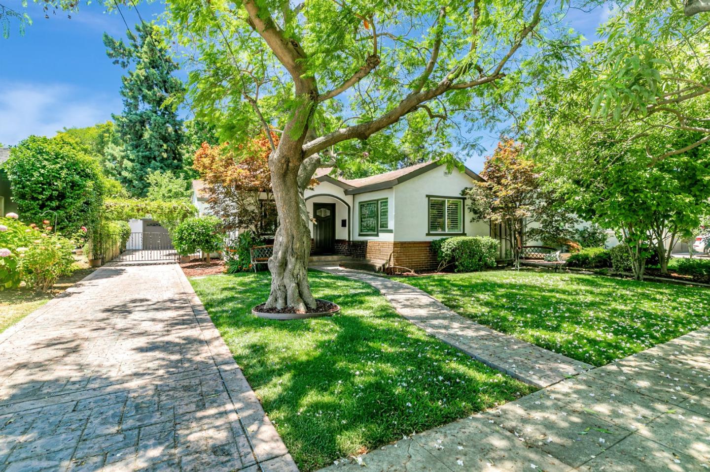 Detail Gallery Image 3 of 39 For 1265 Blewett Ave, San Jose,  CA 95125 - 3 Beds | 3/1 Baths