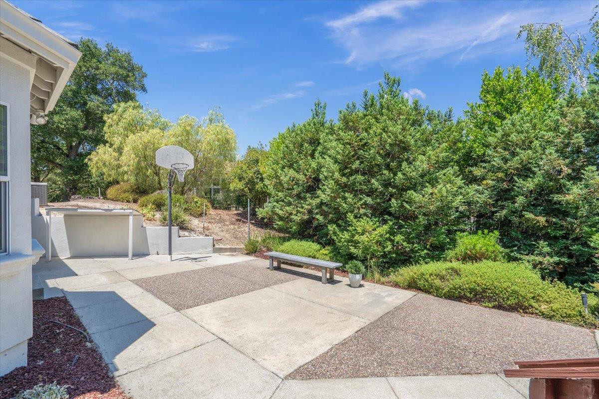 Detail Gallery Image 38 of 44 For 8710 Wild Iris Dr, Gilroy,  CA 95020 - 4 Beds | 3/2 Baths