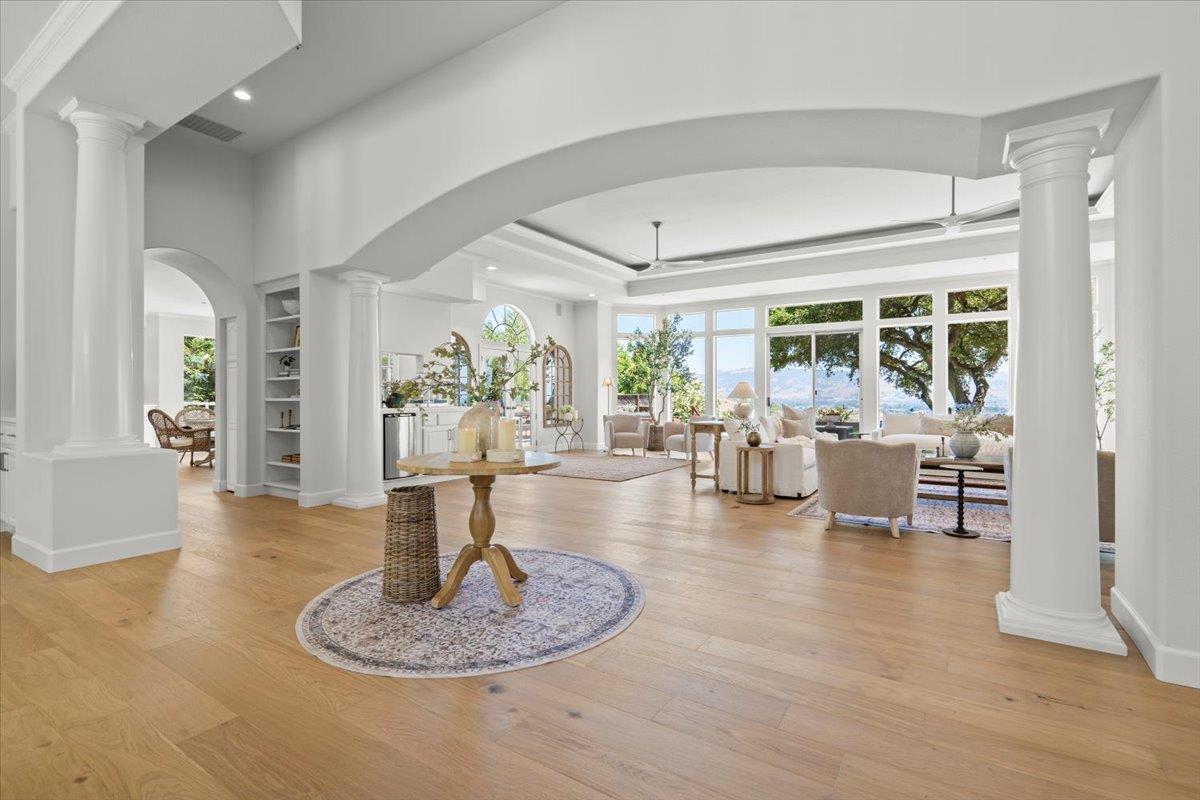 Detail Gallery Image 4 of 44 For 8710 Wild Iris Dr, Gilroy,  CA 95020 - 4 Beds | 3/2 Baths