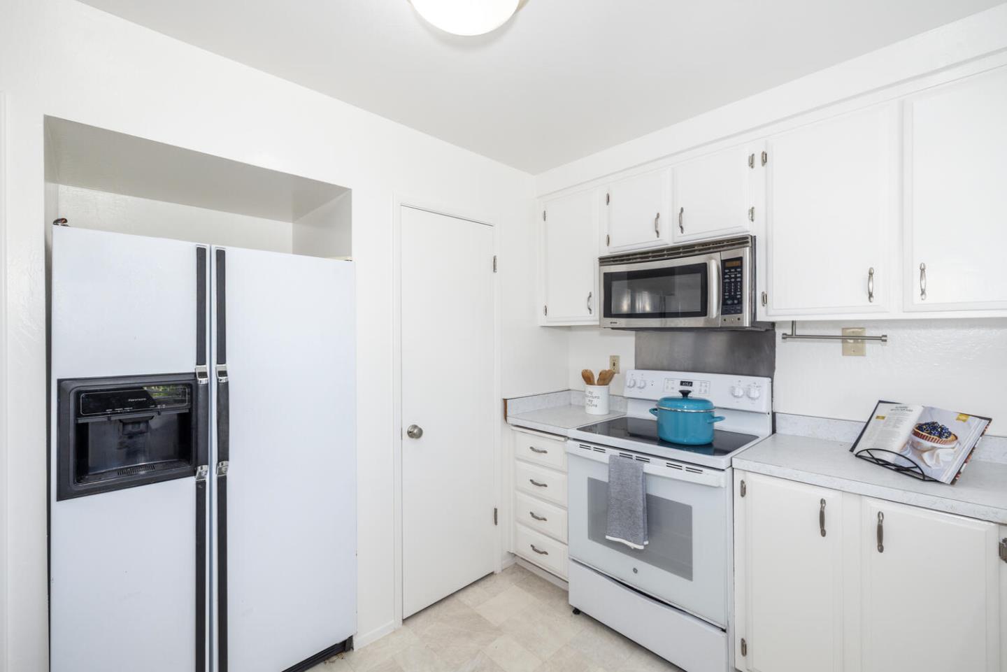 Detail Gallery Image 19 of 37 For 327 Chesapeake Ave, Foster City,  CA 94404 - 4 Beds | 2 Baths