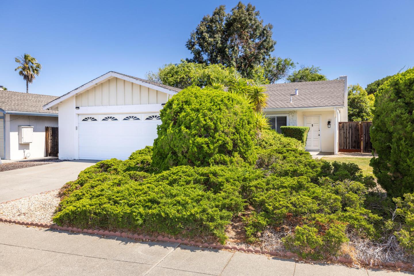 Detail Gallery Image 2 of 37 For 327 Chesapeake Ave, Foster City,  CA 94404 - 4 Beds | 2 Baths